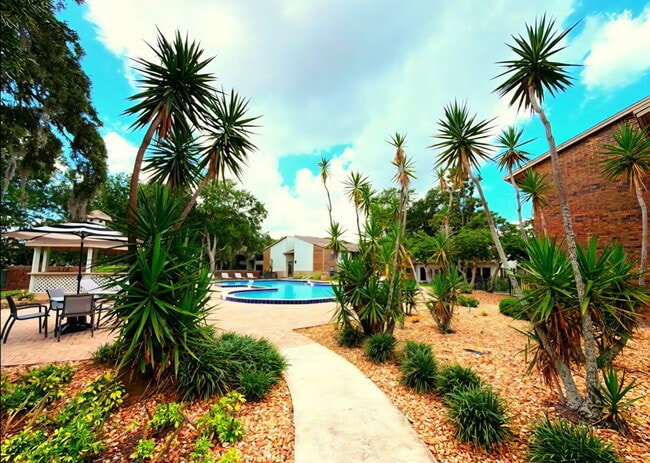 Building Photo - Oaks Of Lakebridge Community