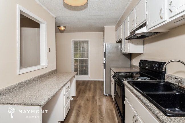 Building Photo - 100 Laurel Oak Ln