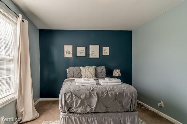 Building Photo - 3 br, 2 bath House - 916 Blue Ridge Dr