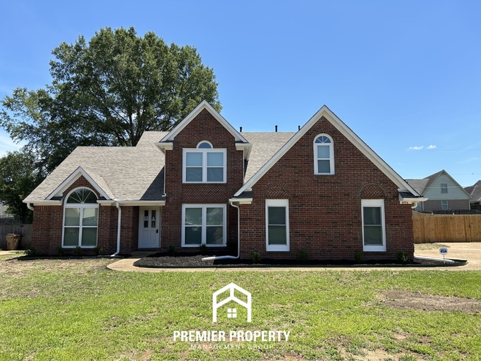 NEWLY RENOVATED 4BR/2.5BA Luxury Home | 2,613 Sq Ft, Vaulted Ceilings & Soaking Tub - NEWLY RENOVATED 4BR/2.5BA Luxury Home | 2,613 Sq Ft, Vaulted Ceilings & Soaking Tub
