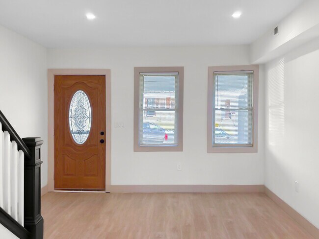 Foto del edificio - 3905 Cranston Ave