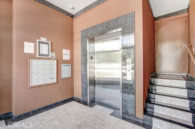 Foto del edificio - 8614 Burton Way