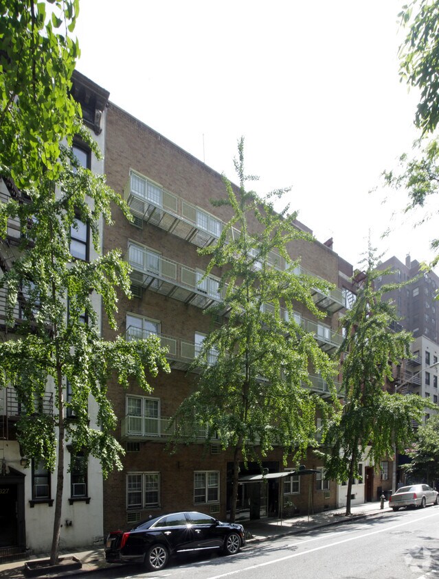 Foto del edificio - 333 E 54th St