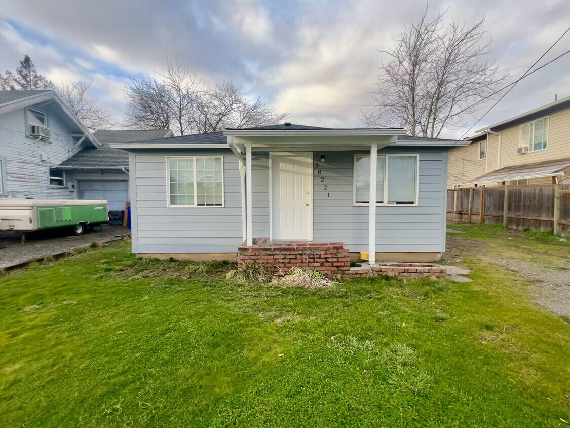 Primary Photo - Cute house that is close to it all! Granit...