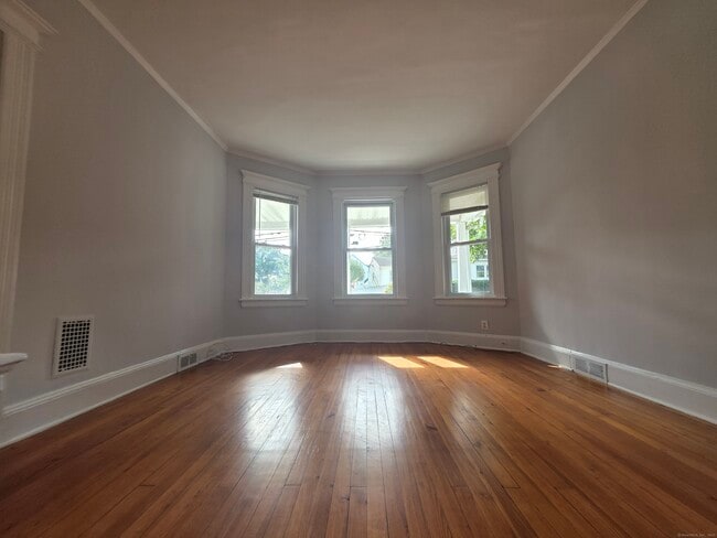 Building Photo - 264 Villa Ave