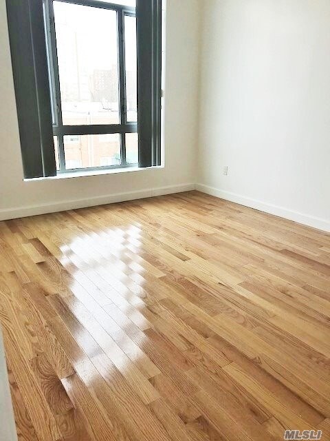 Foto del edificio - 61-15 184th St
