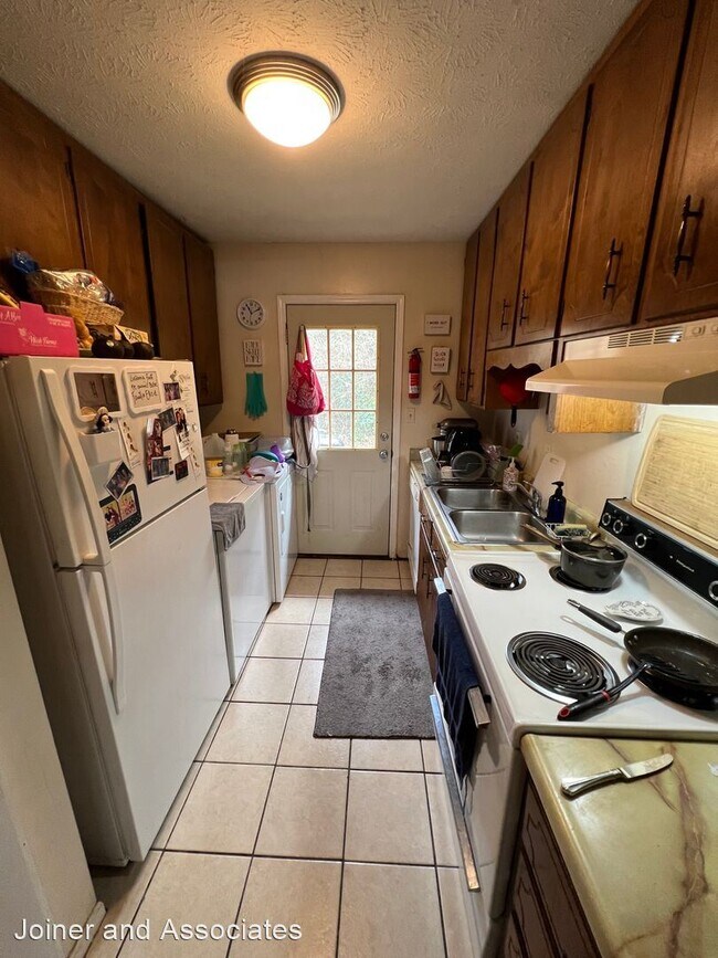 Building Photo - 2 br, 1 bath House - 647 Whit Davis Rd