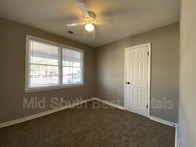 Foto del edificio - 2051 Whitney Ave