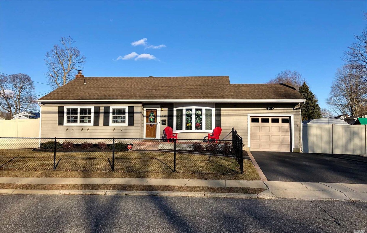 Primary Photo - 257 Johnson Ave