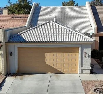 Primary Photo - 2775 Country Club Dr