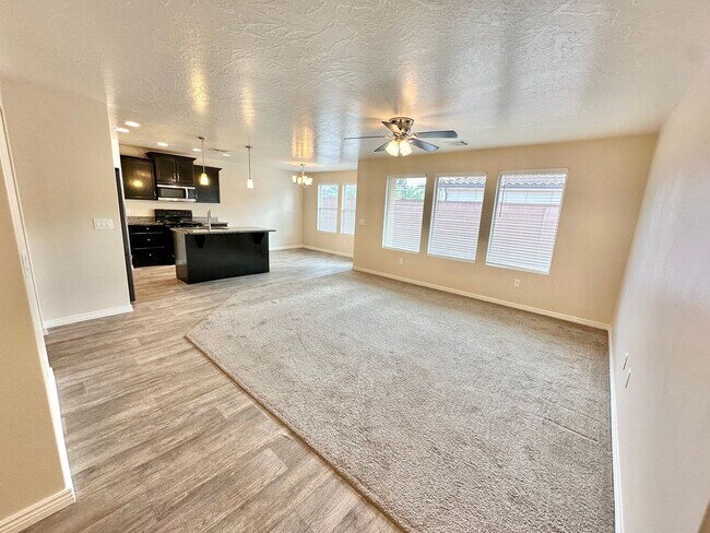 Foto del edificio - Desert Canyon Home!