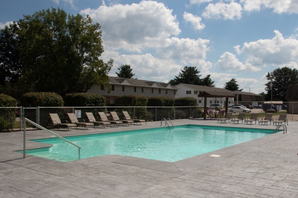 Piscina - Highland Terrace Apartments