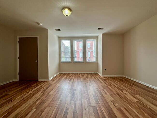 Building Photo - 3035 Frankford Ave
