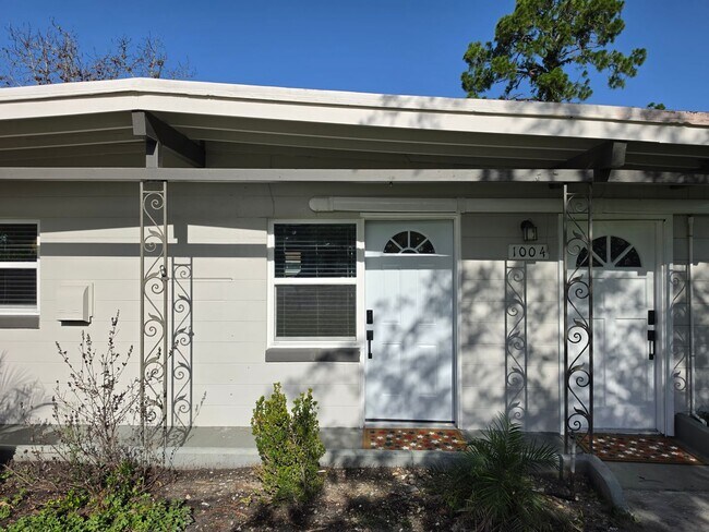 Foto del edificio - FOR RENT!!! NEWLY RENOVATED 2-BEDROOM TRIPLEX – UTILITIES INCLUDED – PRIME KISSIMMEE LOCATION!