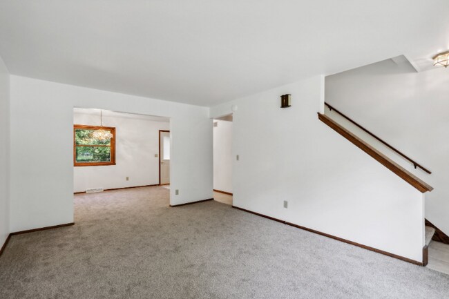 Building Photo - 2708-2710 Woodridge Ln