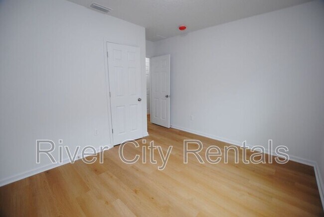 Building Photo - 5625 Overlook Dr E