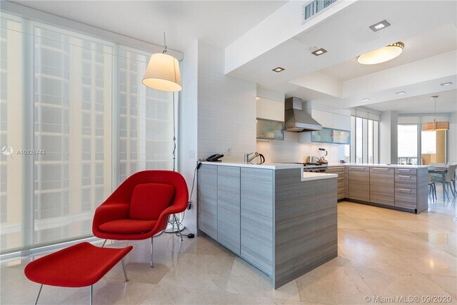 Foto del edificio - 17875 Collins Ave