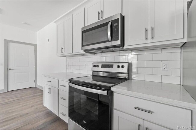 Foto del edificio - 75 Forester Ave