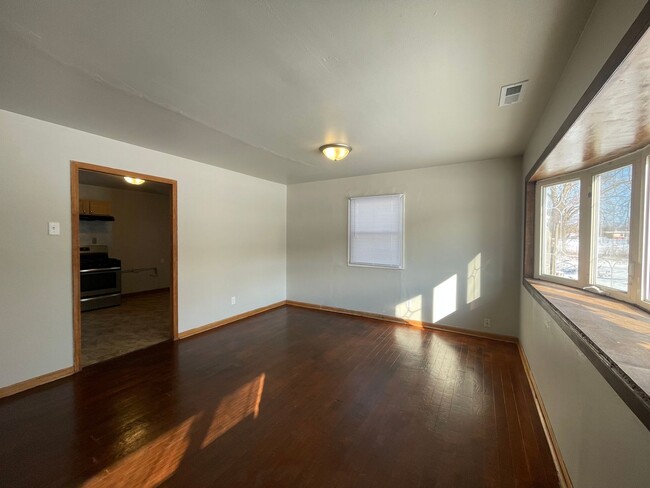 Building Photo - 3BD/1BA Home In Gary