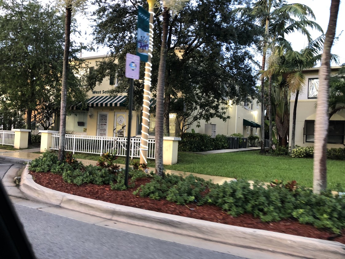 Foto principal - 135 NW 5th Ave
