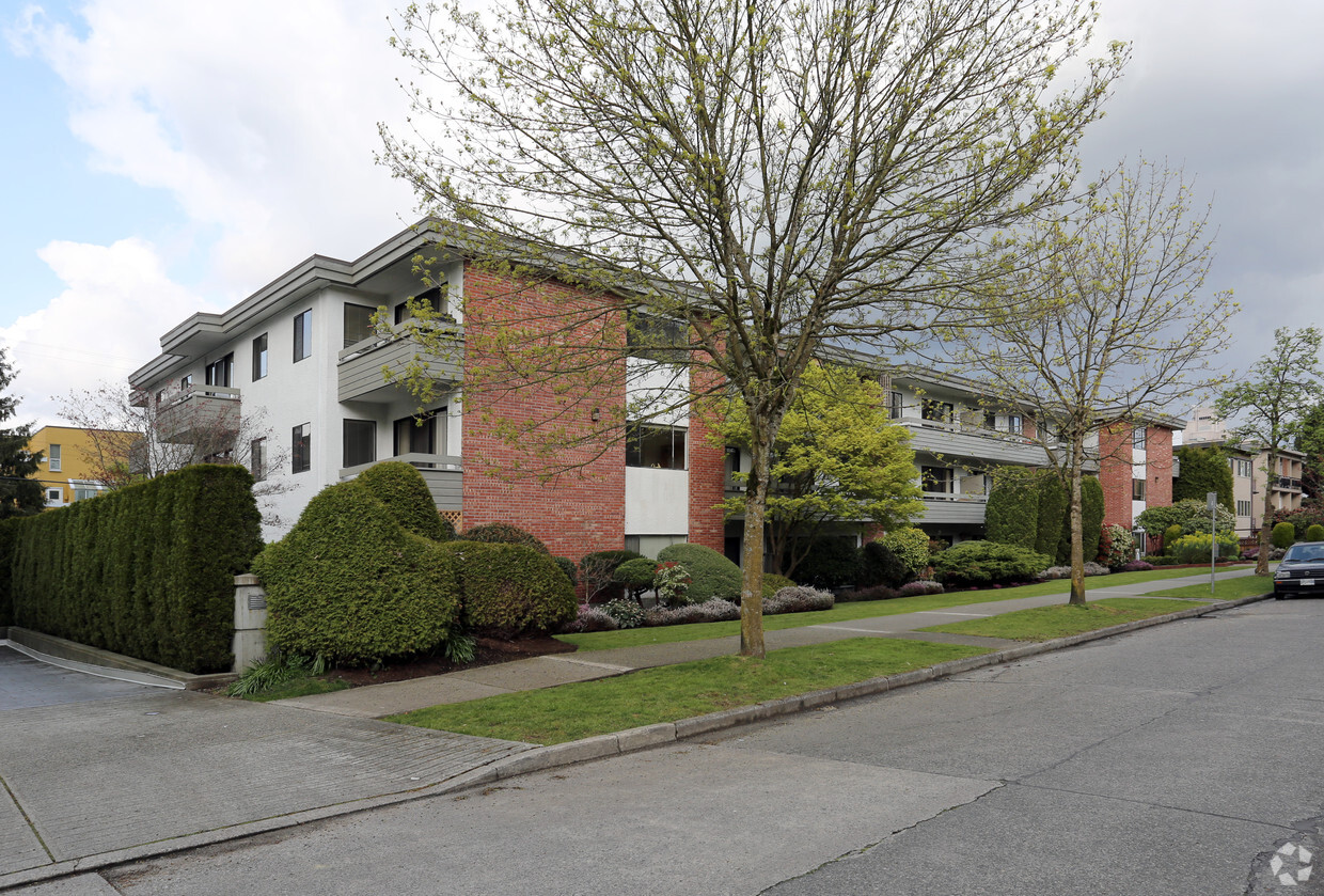 Primary Photo - Balmoral Park Apartments