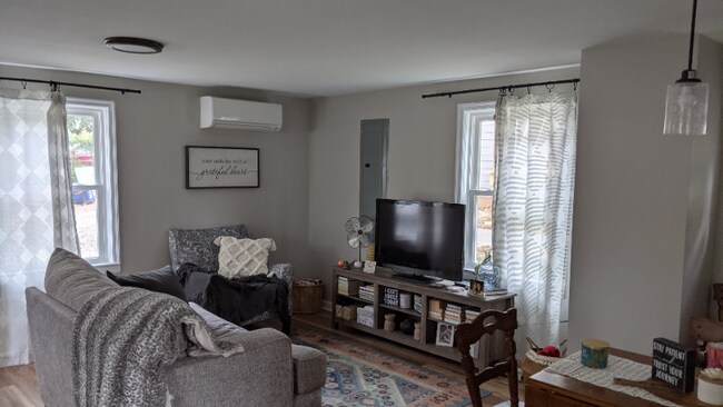Foto del edificio - 1721 Grandin Rd SW