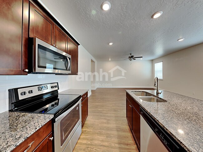 Building Photo - 3028 East North Village Drive