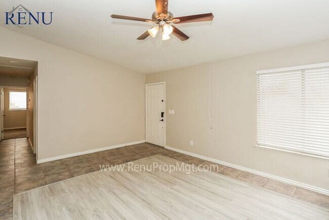 Foto del edificio - Now Available!