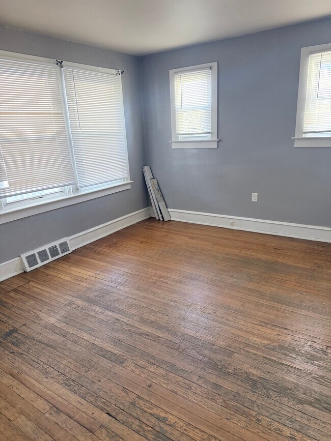 Foto del edificio - 614 Sampson Ave