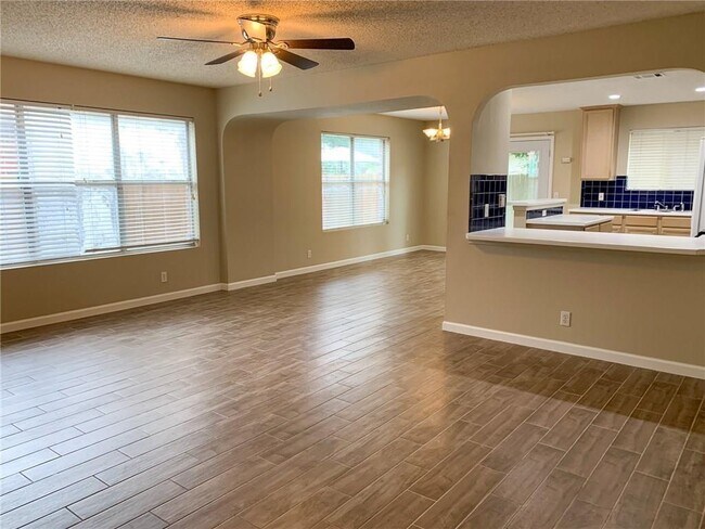 Foto del edificio - 9617 Copper Creek Dr