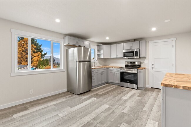 Foto del edificio - 460 N James Ave