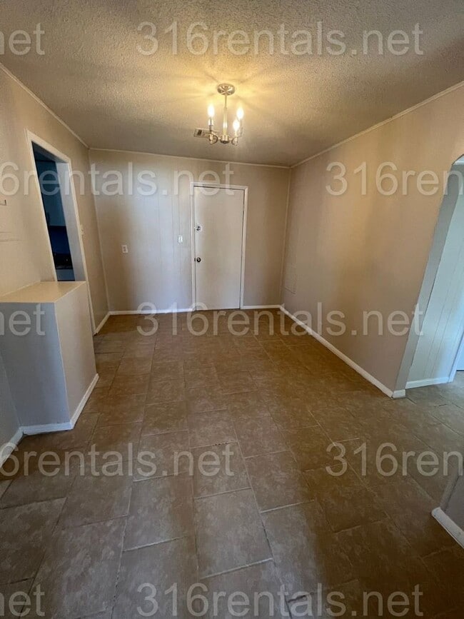 Building Photo - $1150 - **COMING SOON** 3 bed 1 bath - Single Family Home