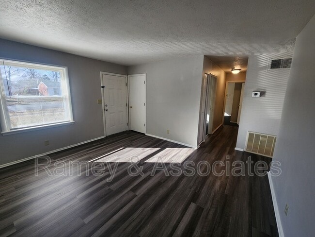 Building Photo - 4509 Planetree Dr