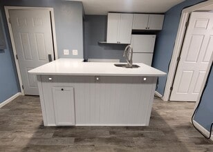 Building Photo - 208 S 8th St