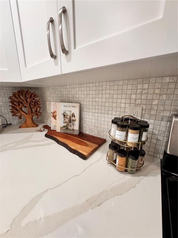 Foto del edificio - 5623 Midnight Pass Rd