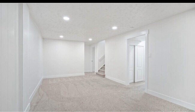 Foto del edificio - 446 E Mountain View Dr