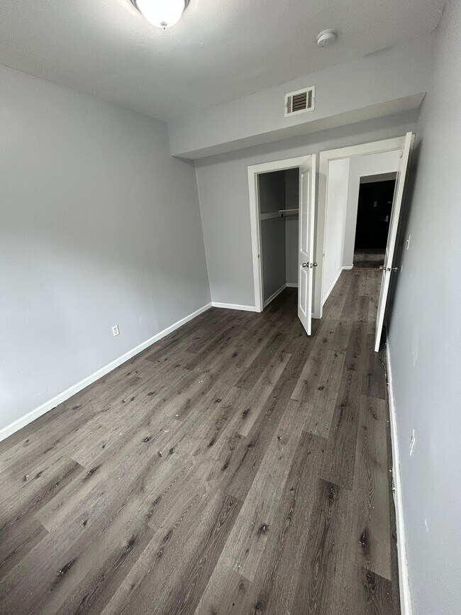 122 Avenida Wade 5 - 126 Wade St