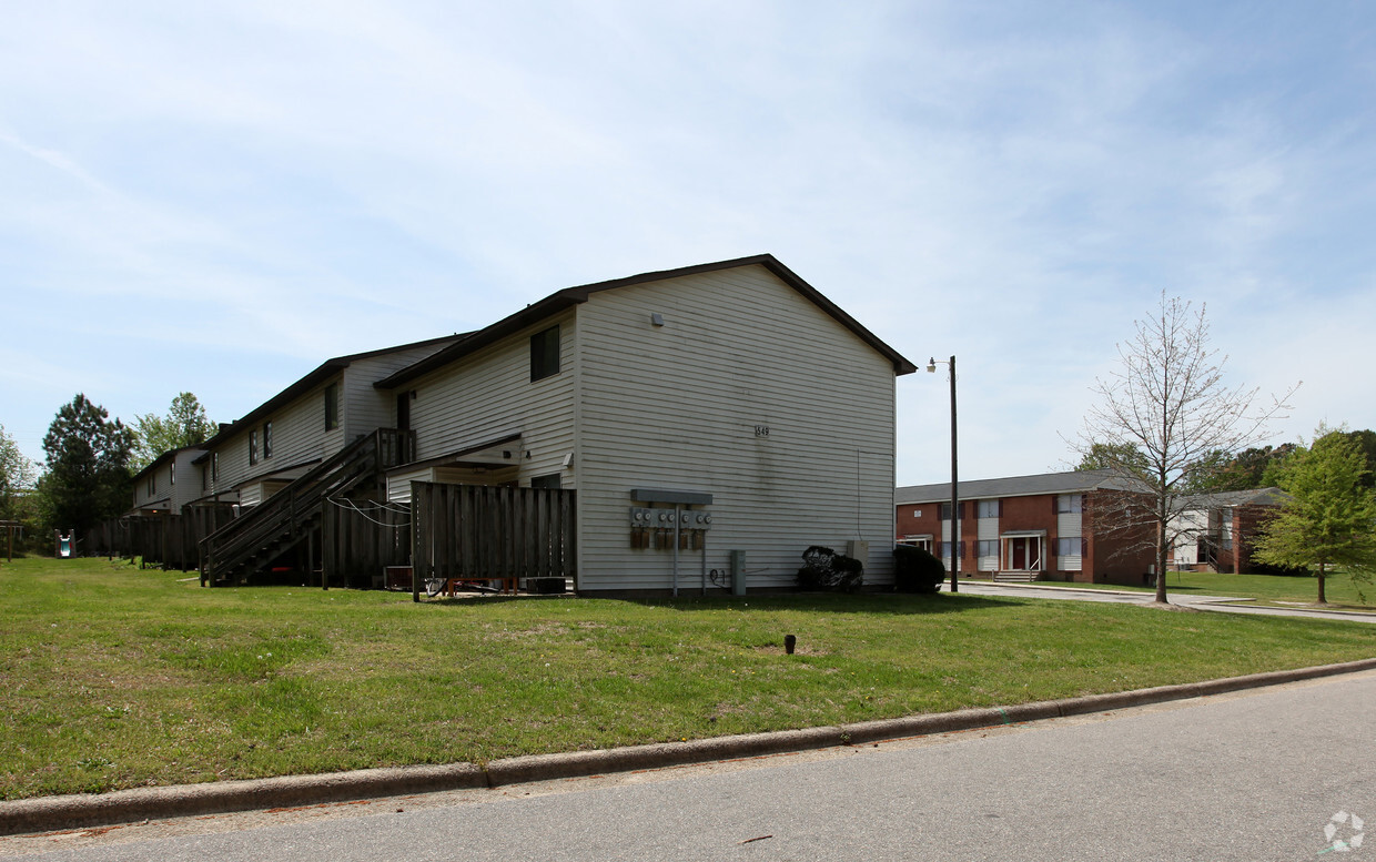 Building Photo - Cambridge Apartments