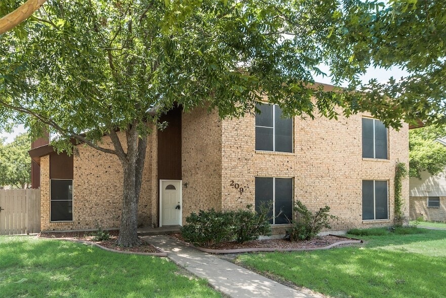 Photo - 209 N Saint Johns Drive Unit