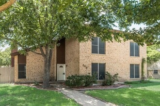 Building Photo - 209 N St Johns Dr