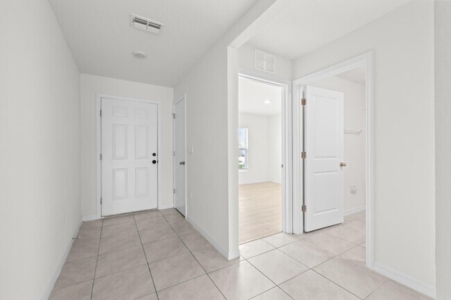Foto del edificio - Recently Updated One Story - 4BR For Rent