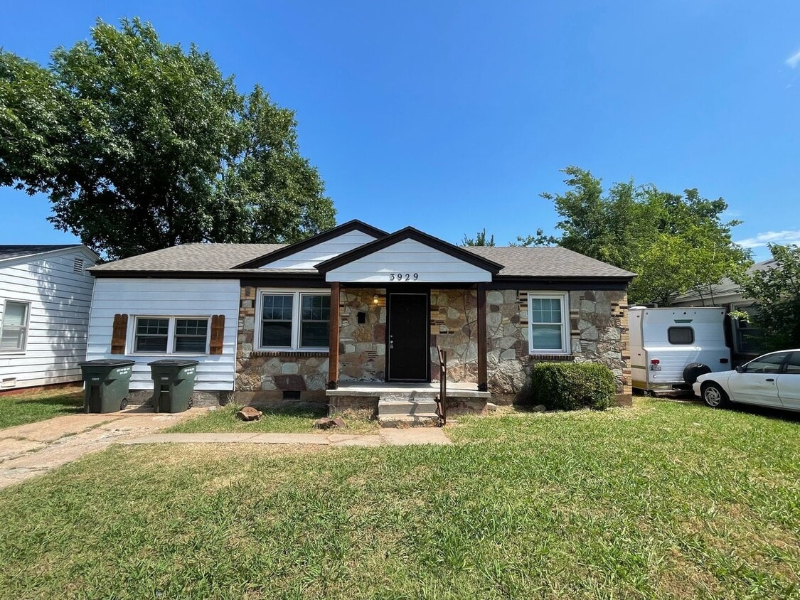 Primary Photo - Move -in Special: Charming 3-Bedroom, 1-Ba...
