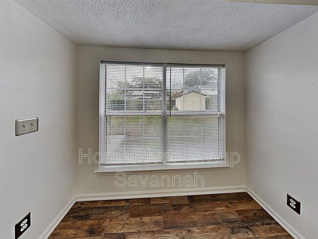 Building Photo - 15 Little River Dr