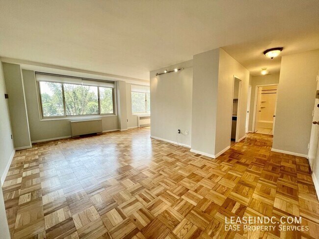 Foto del edificio - 4000 Tunlaw Rd NW