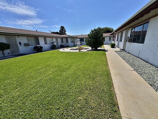 Building Photo - 407 Violet Ave