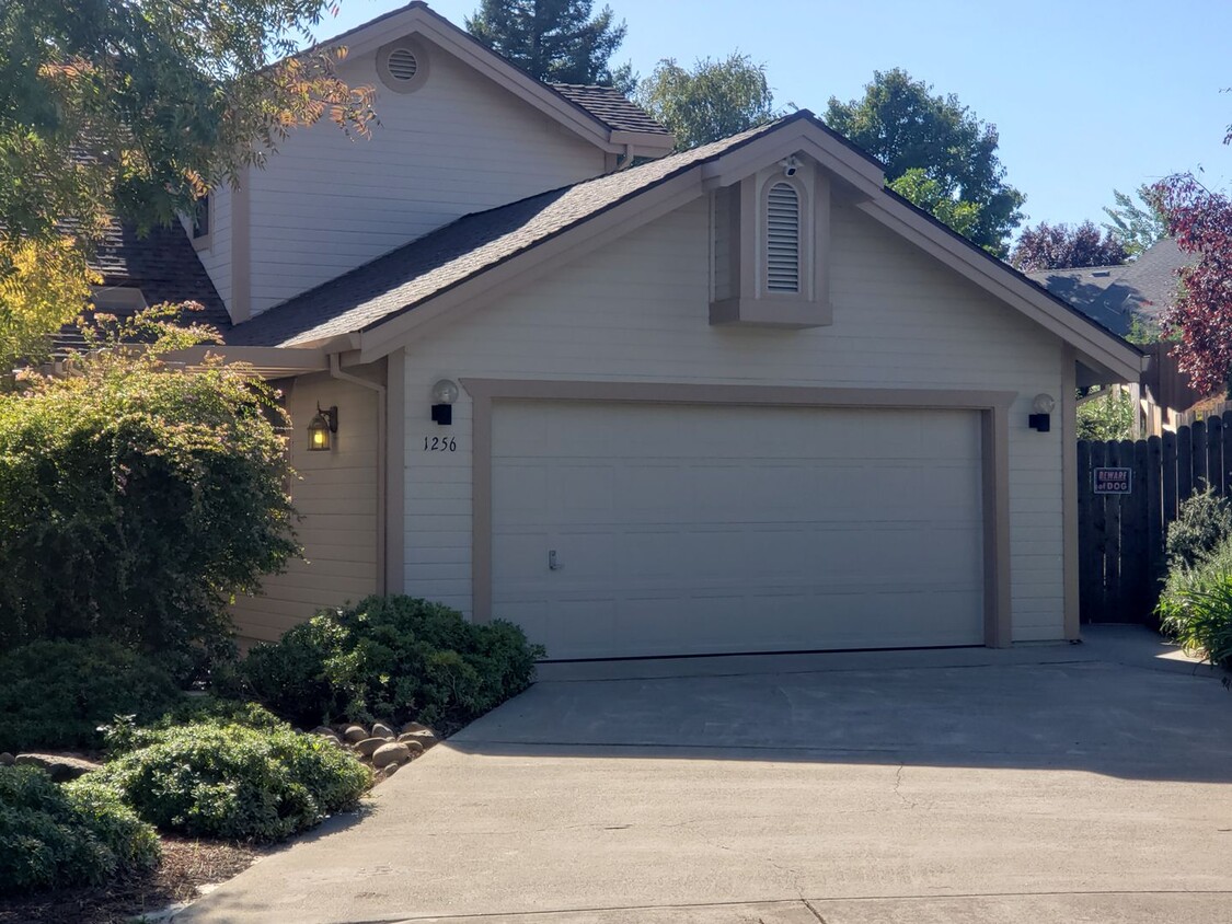 Primary Photo - Two-Story Beauty Close to Town