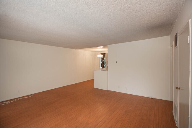 Foto del edificio - 14208 Dickens St