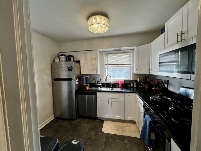 Building Photo - 5315 4 Unit