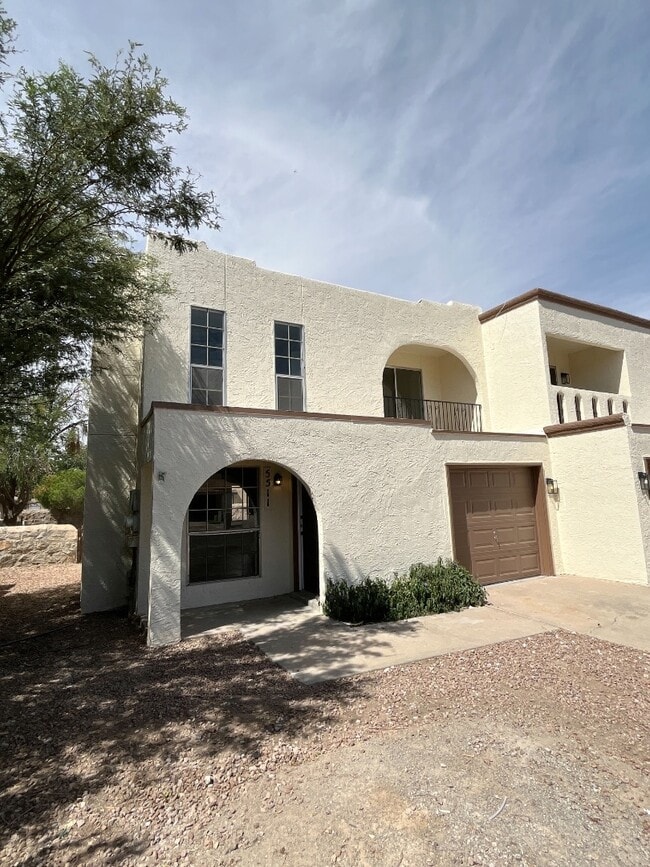 Foto del edificio - 5509 Oakbriar Cir