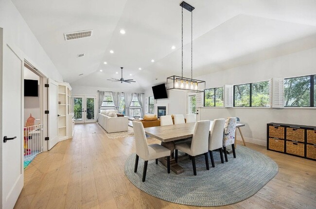 Foto del edificio - 4456 Stony Meadow Ln